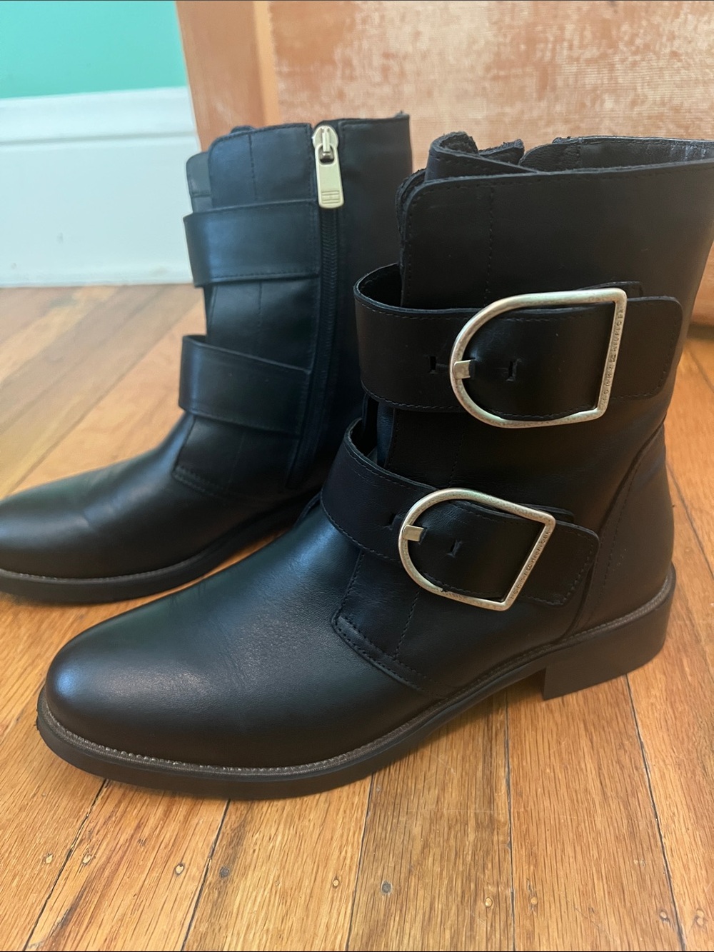 Tommy Hilfiger Black Leather Double-Buckle Ankle Boots Excellent Condition! - Picture 8 of 8